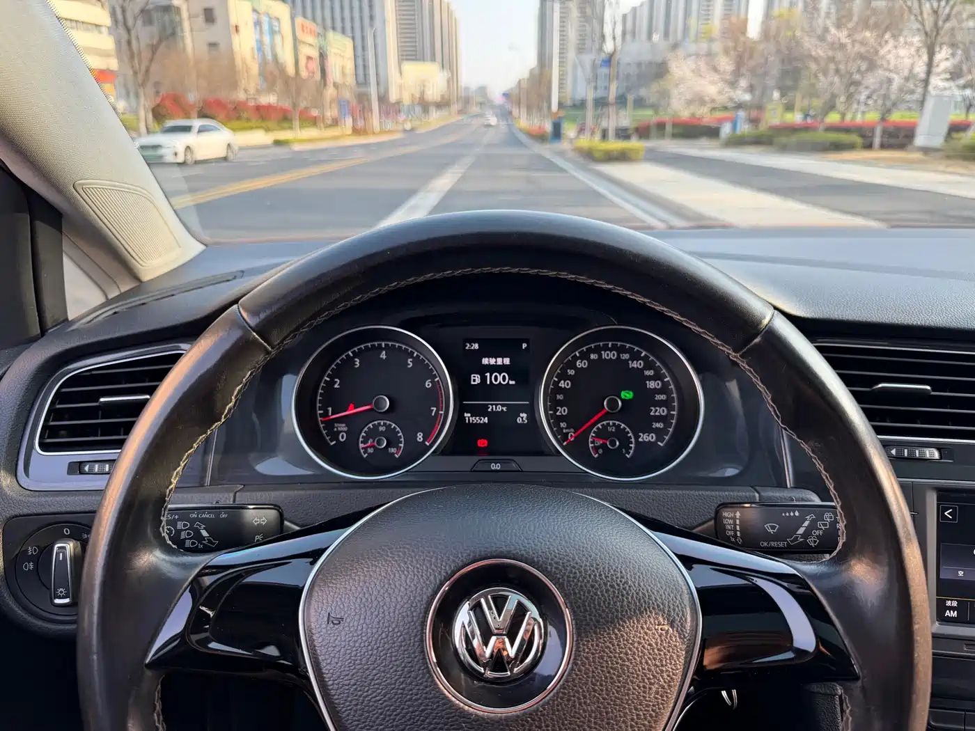 Volkswagen Golf 2017 1.6L Auto Comfort Millionth Edition фото 17