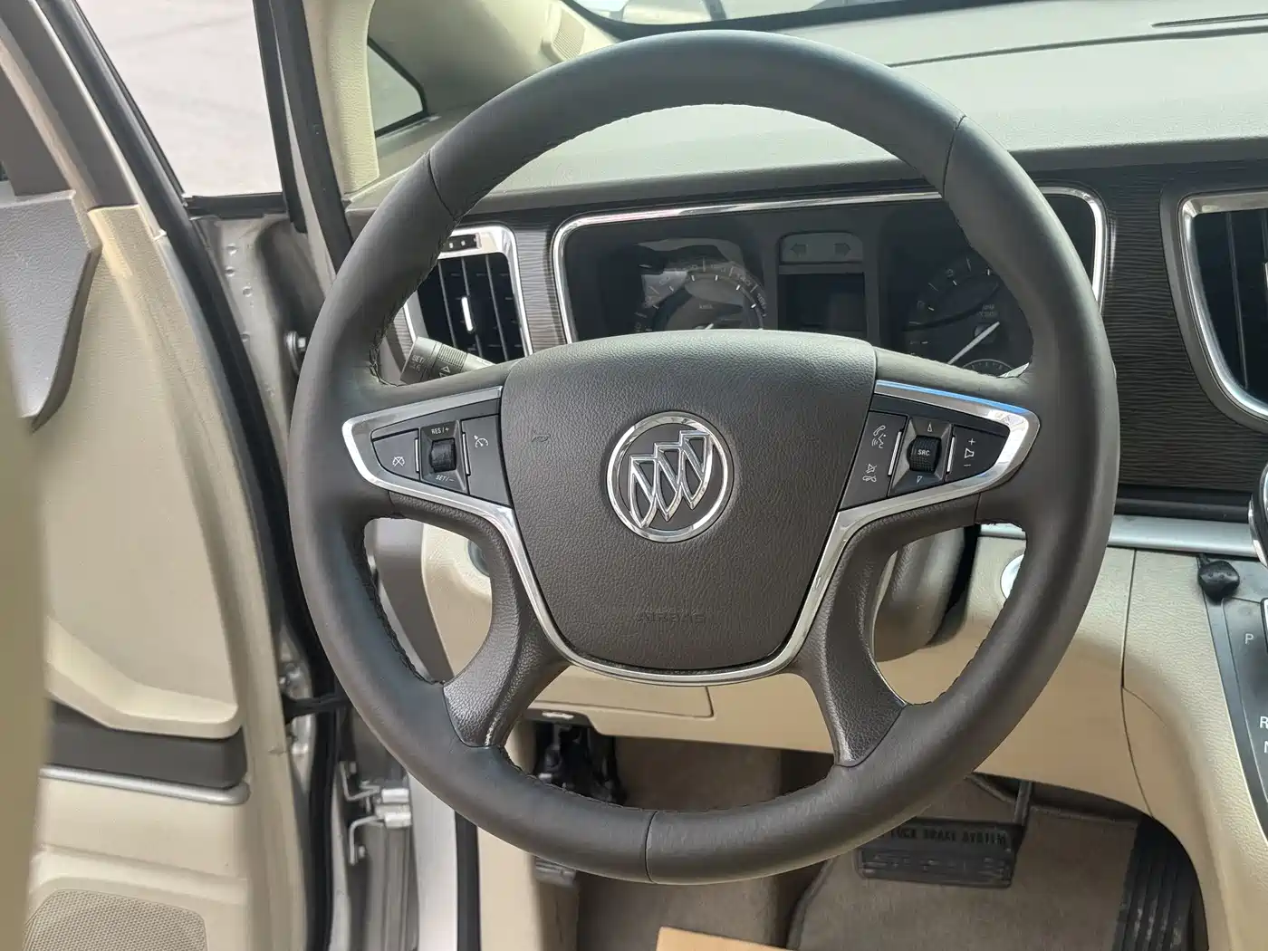 Buick GL8 2011 2.4L LT Luxury Business Executive фото 24