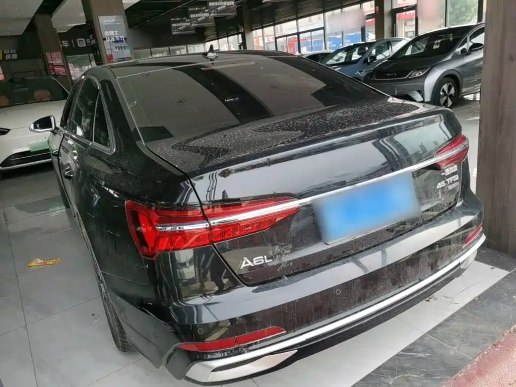 Фото 5 - Audi A6L
