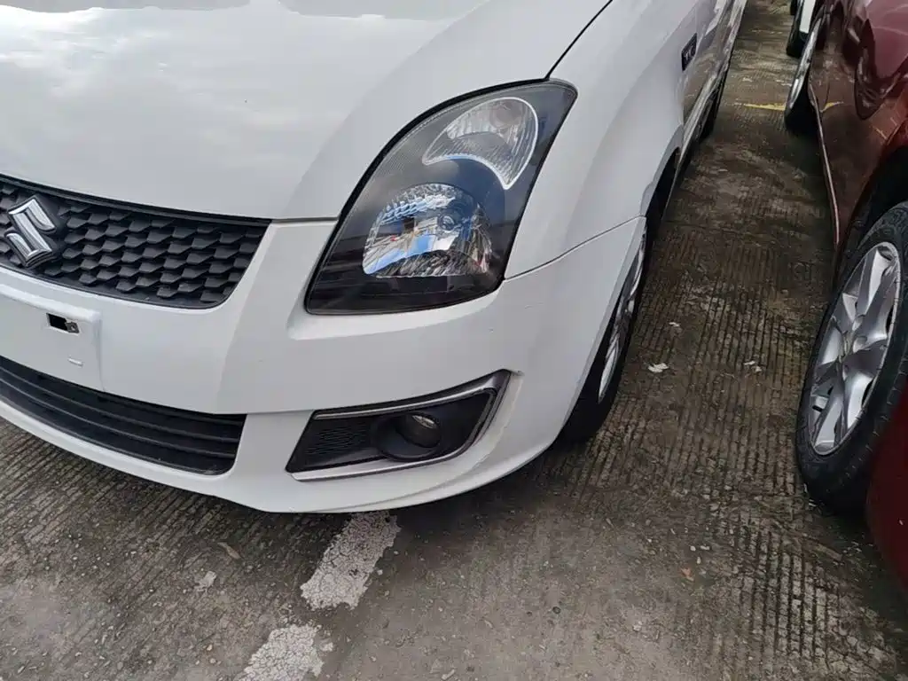 Фото 24 - Suzuki Swift