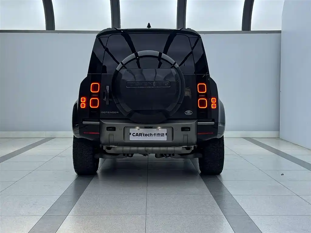 Land Rover Defender 2024 110 3.0T P400 X-DYNAMIC HSE фото 4