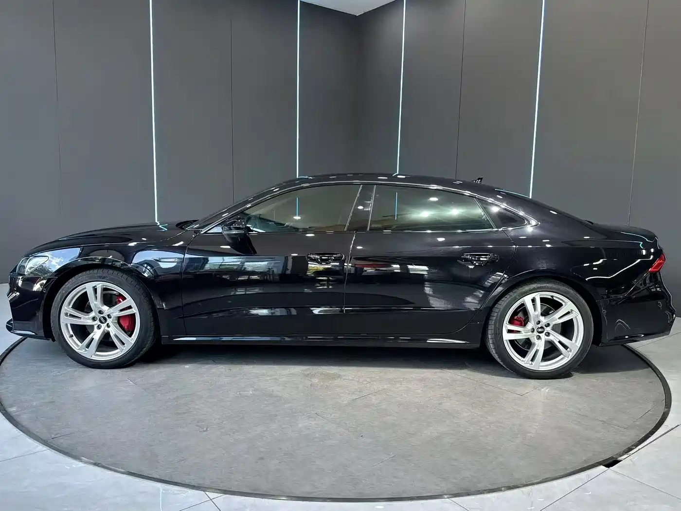 Фото 4 - Audi A7L