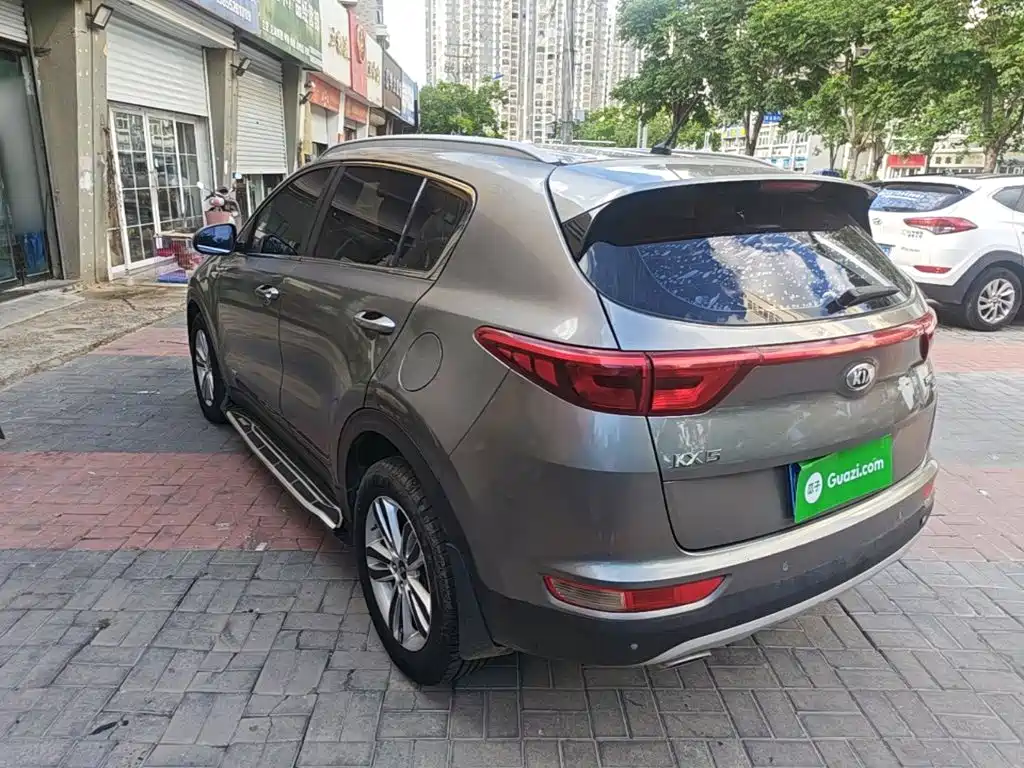 Photo 5 - Kia KX5