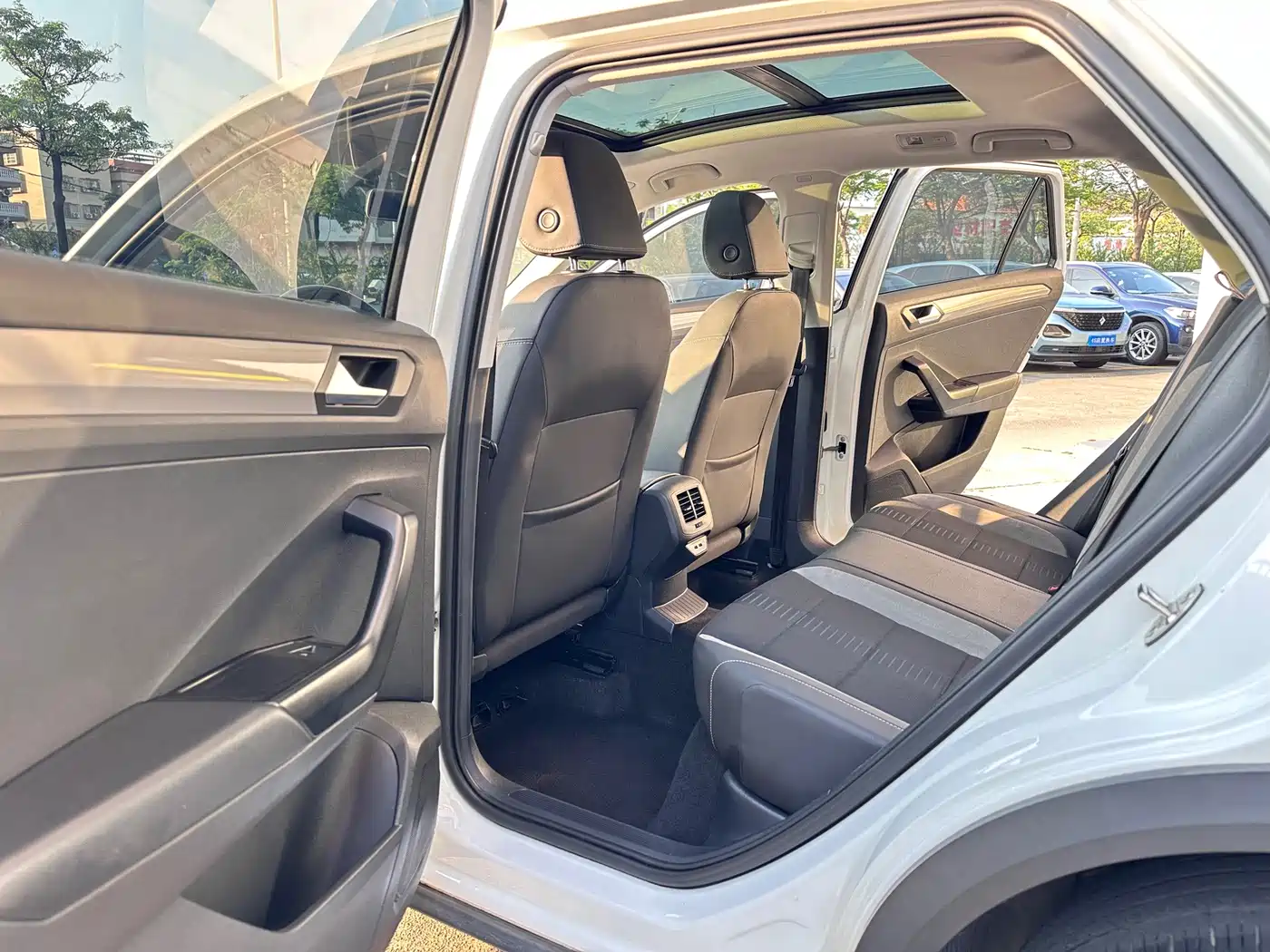Volkswagen T-Roc, миниатюра 10