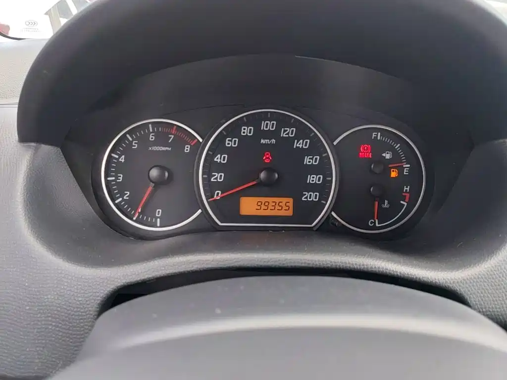 Фото 12 - Suzuki Swift