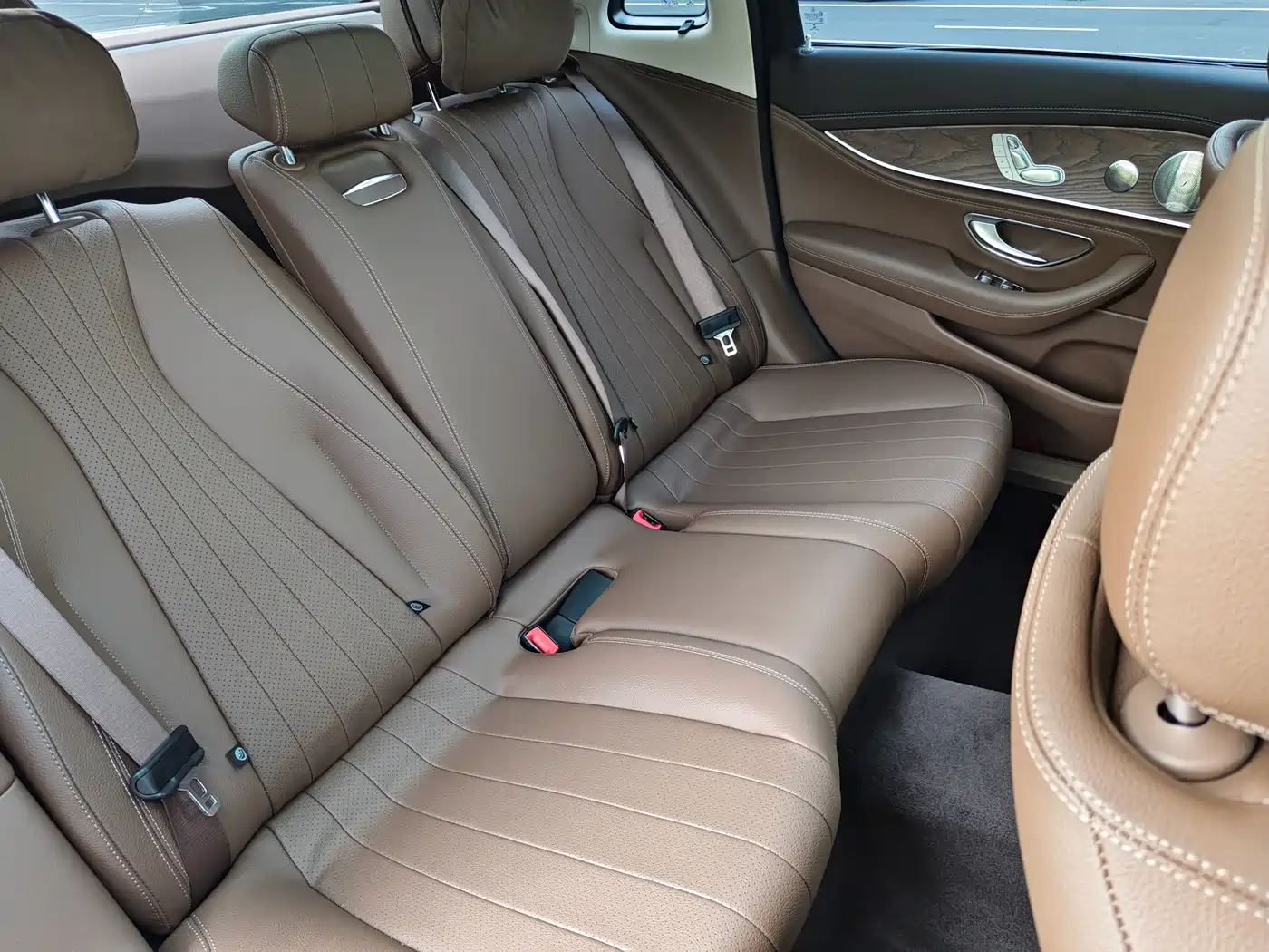 Mercedes-Benz E-Class 2022 Second Facelift E 300 L Luxury фото 30