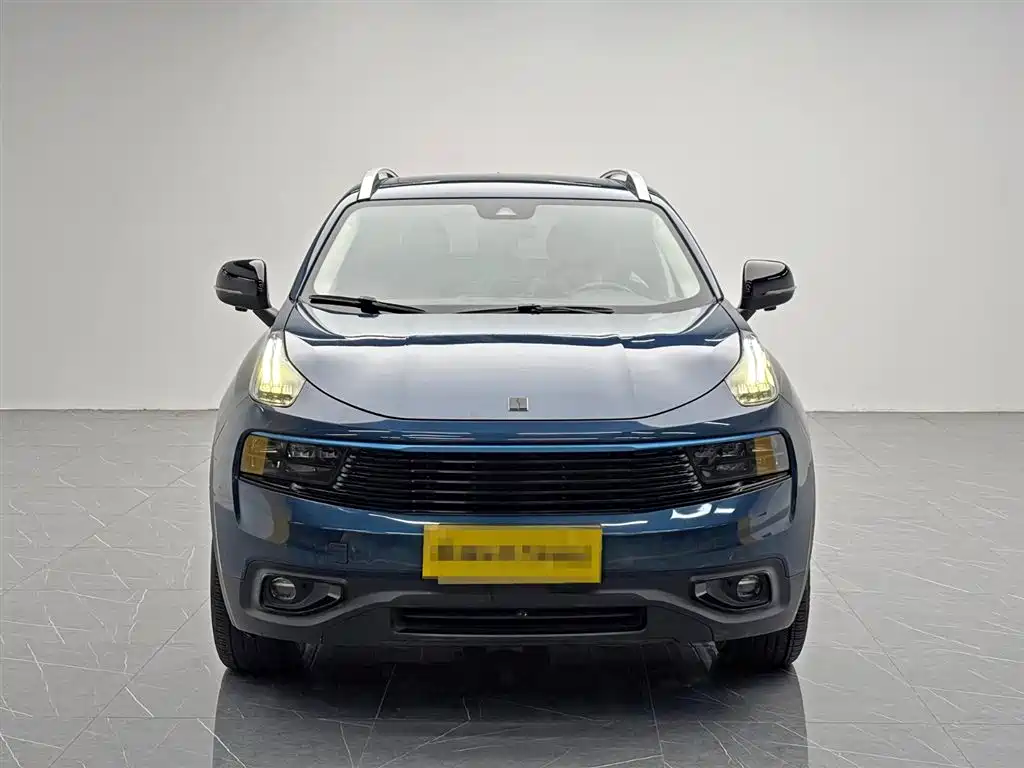 Lynk & Co 01 2017 2.0T 2WD Pro Shine Edition фото 2