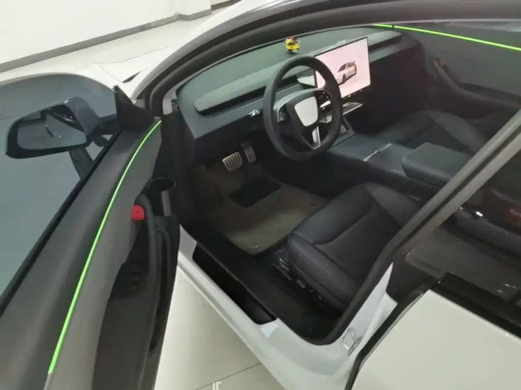 Tesla Model 3 2026 2025 Model Year Facelift Rear-Wheel Drive