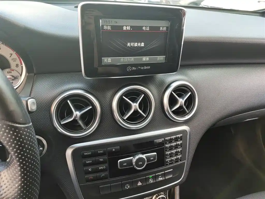 Mercedes-Benz A-Class (Import) 2015 A 200 Fashion фото 8