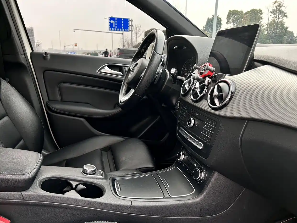Mercedes-Benz B-Class 2017 B 200 Dynamic фото 25