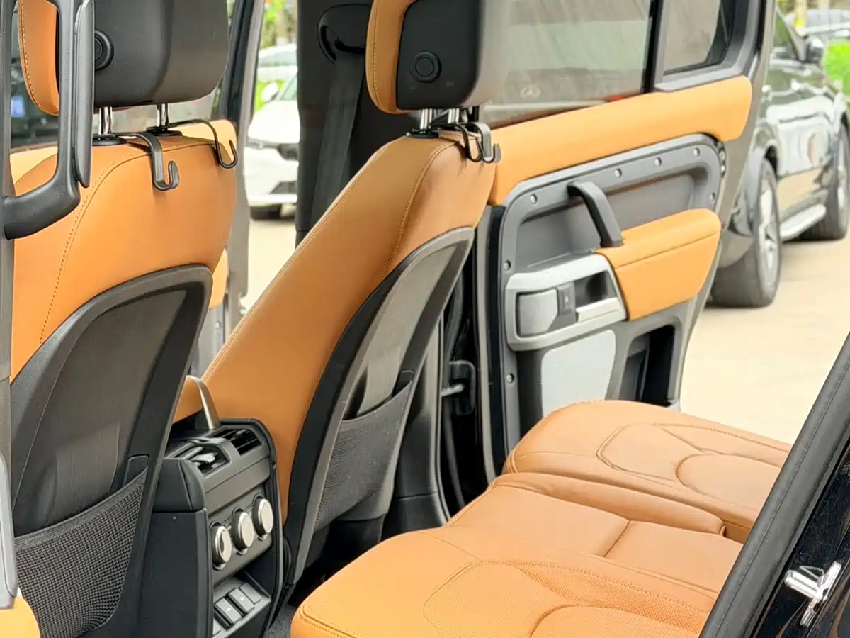 Land Rover Defender 2023 Model Year 130 3.0T P400 HSE фото 10
