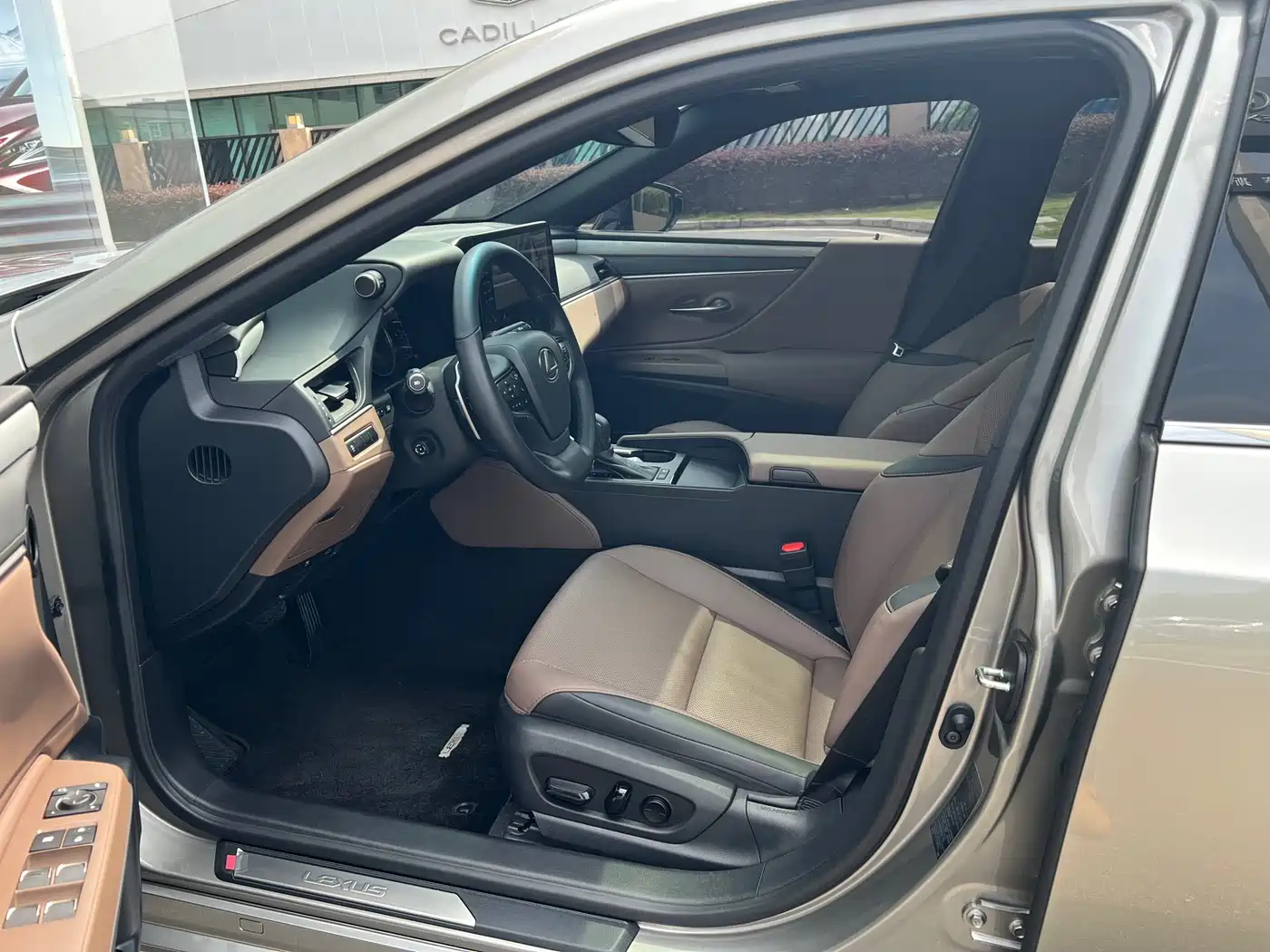 Lexus ES 2025 300h Ultimate Edition фото 6