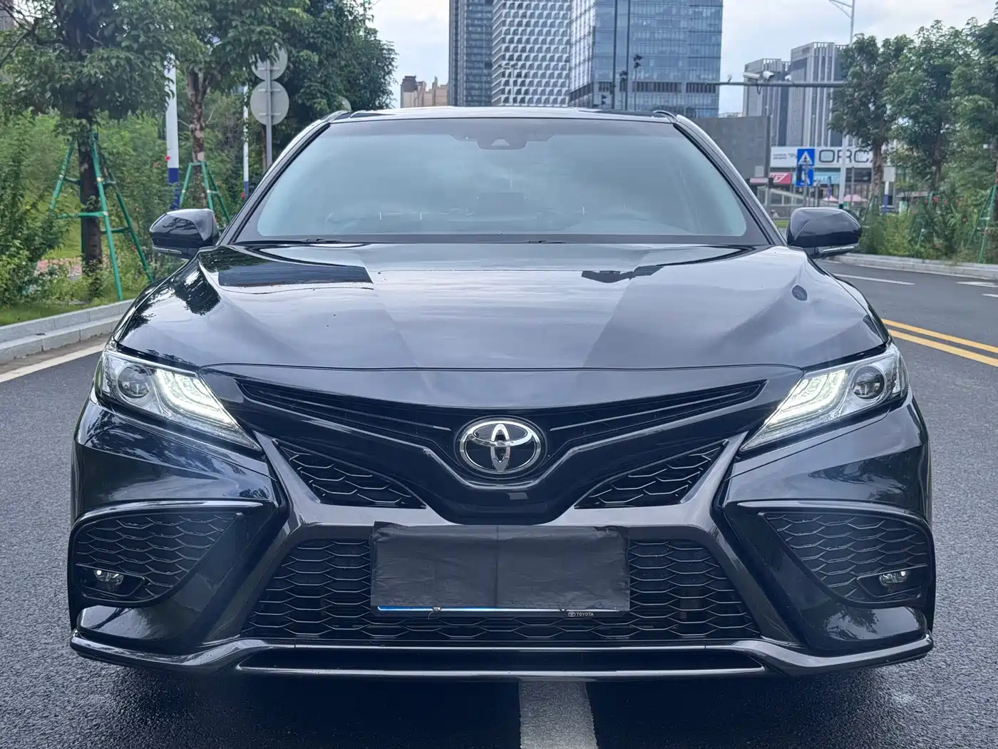 Фото 2 - Toyota Camry