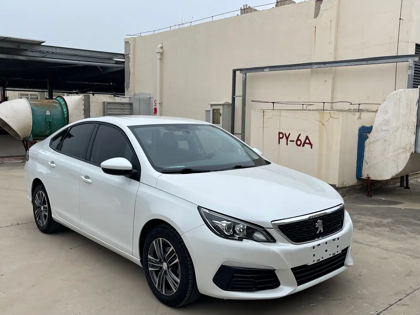 Peugeot 308 2018 1.6L Auto Fashion Edition фото 4