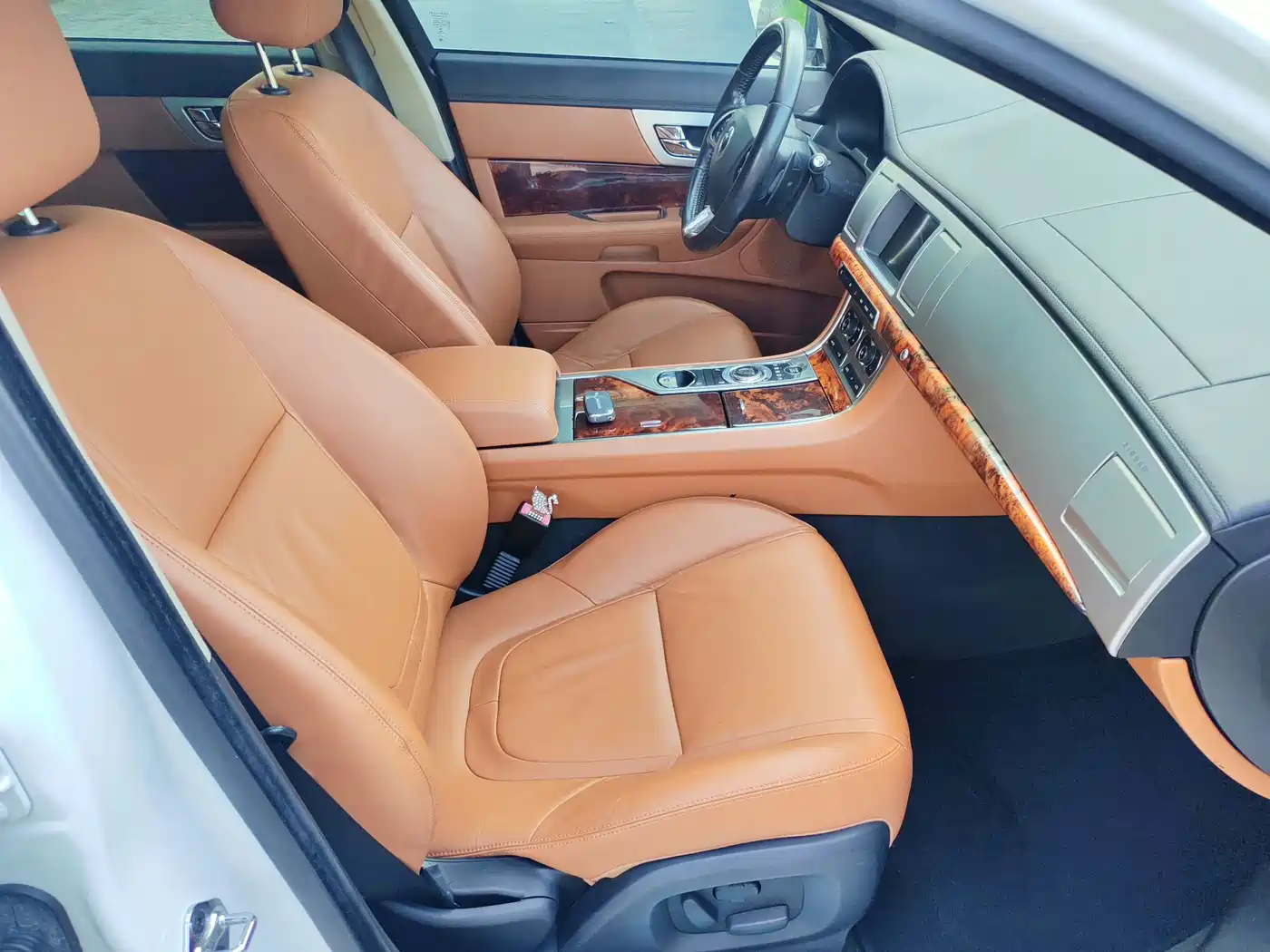 Jaguar XF 2015 2015 XF 2.0T Luxury Edition