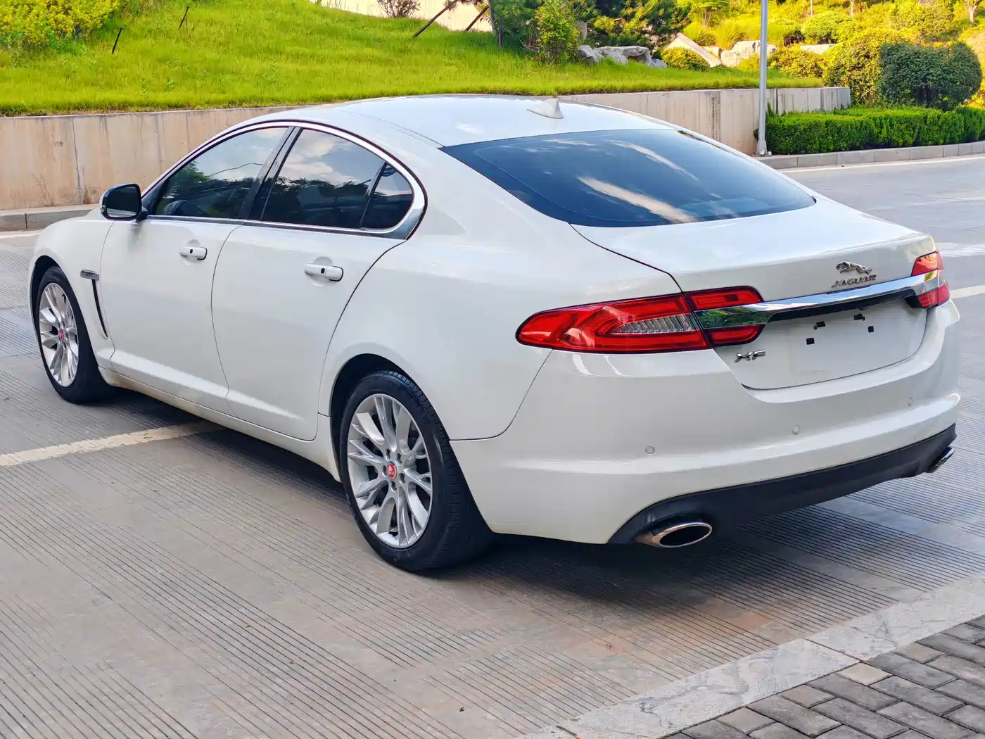 Jaguar XF 2015 2015 XF 2.0T Luxury Edition