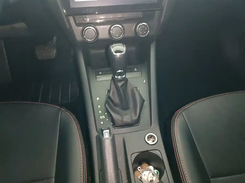 Škoda Octavia 2017 Classic 1.6L Automatic Comfort фото 14