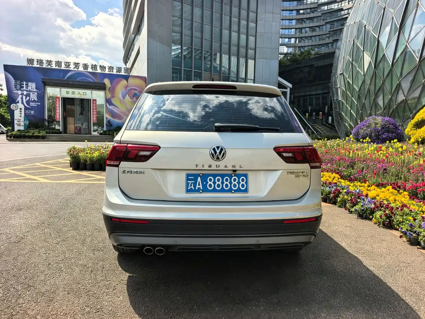 VOLKSWAGEN TIGUAN L