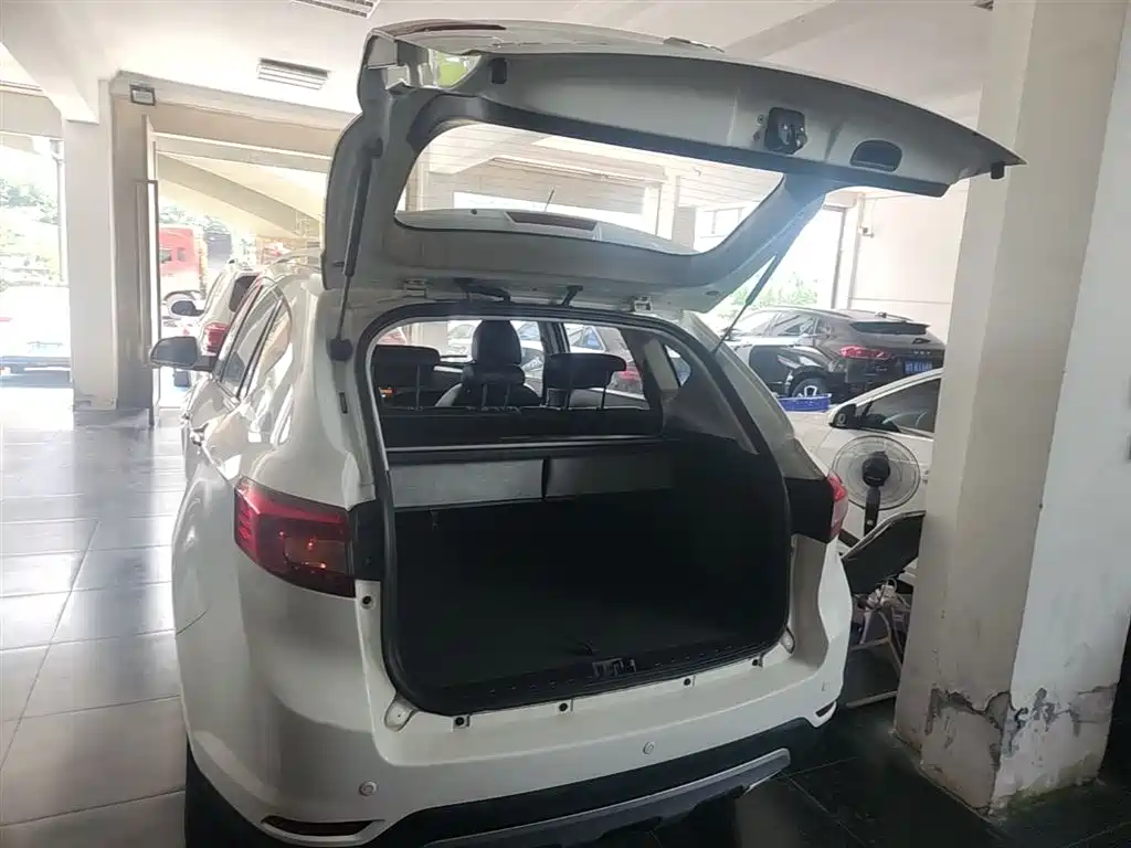 Landwind X5 2015 2015 1.5T Manual Pioneer Edition