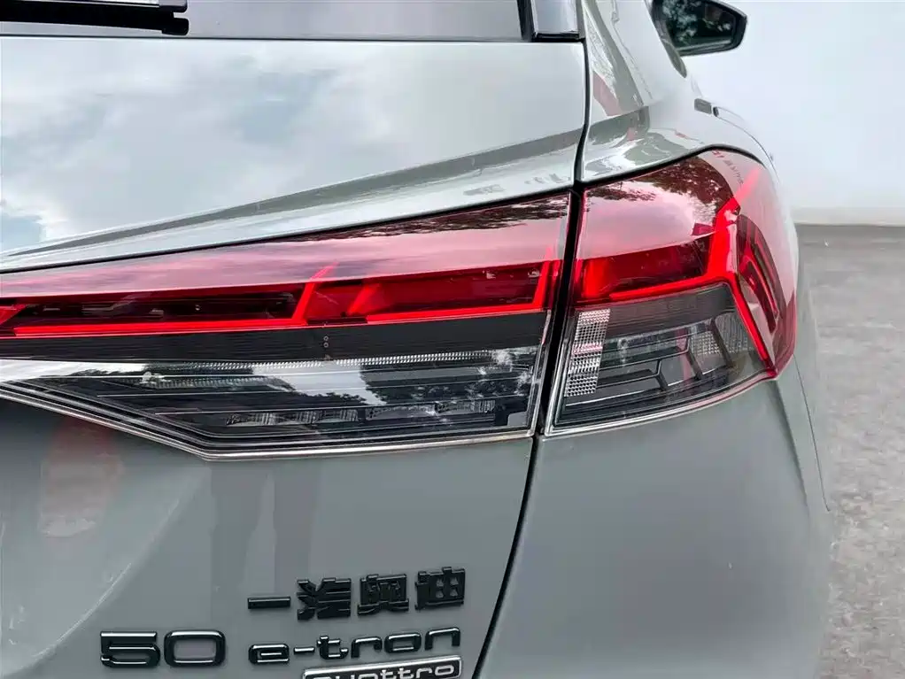 Audi Q4 e-tron 2024 50 e-tron quattro Creation Night Edition фото 17