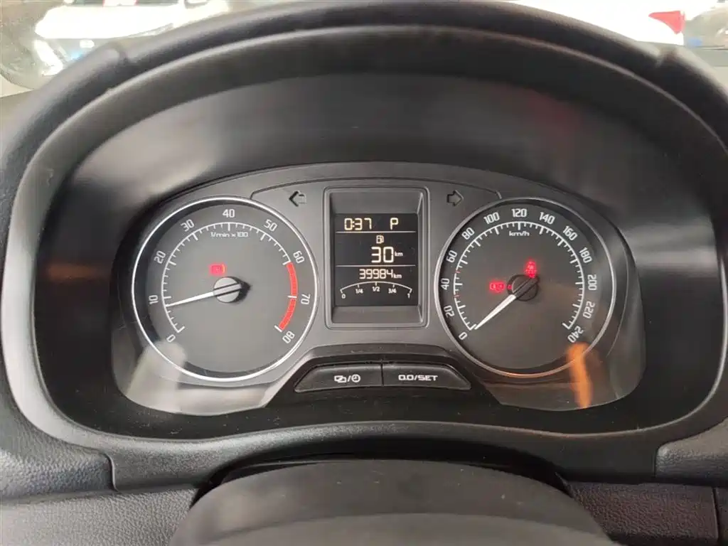 Škoda Fabia 2014 1.6L Automatic Sport Edition фото 12