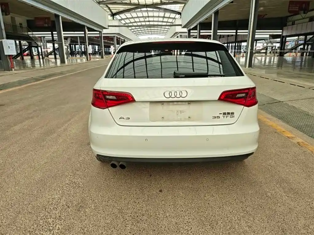 Audi A3 2016 Sportback 35 TFSI Leadership фото 8