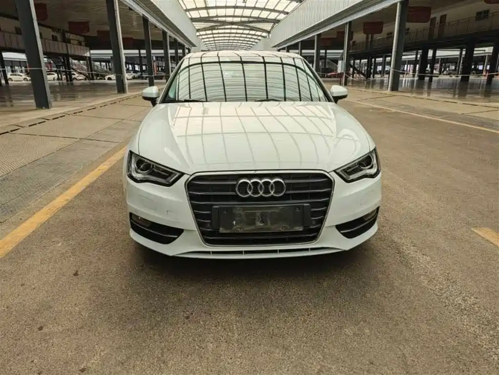 Audi A3 2016 Sportback 35 TFSI Leadership фото 2