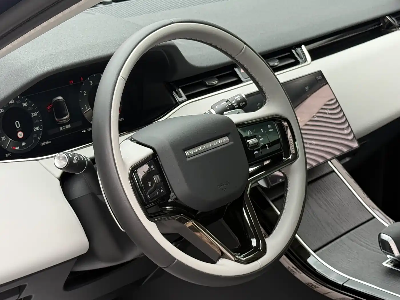 Land Rover Range Rover Evoque 2024 Range Rover Evoque L 249PS Light Master Edition фото 16
