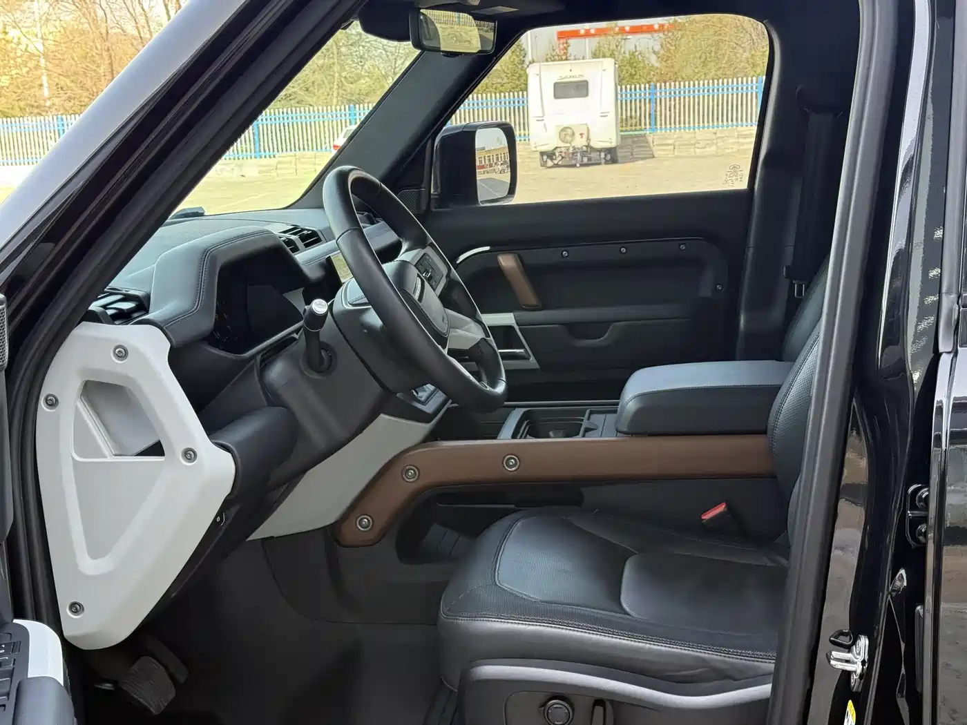 Land Rover Defender 2024 110 3.0T P400 X-DYNAMIC HSE фото 3