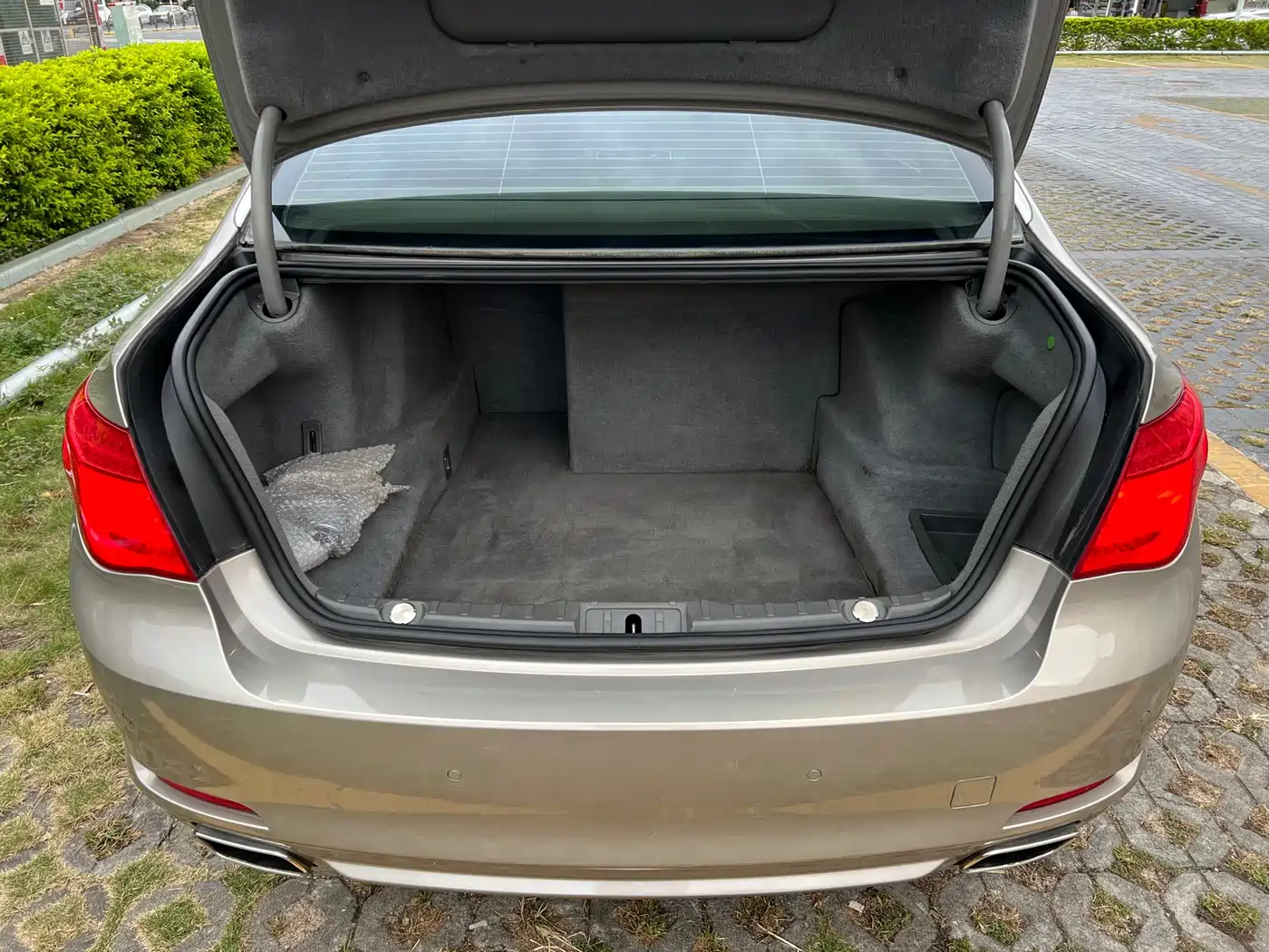 BMW 7 Series 2011 730Li Elegance фото 9
