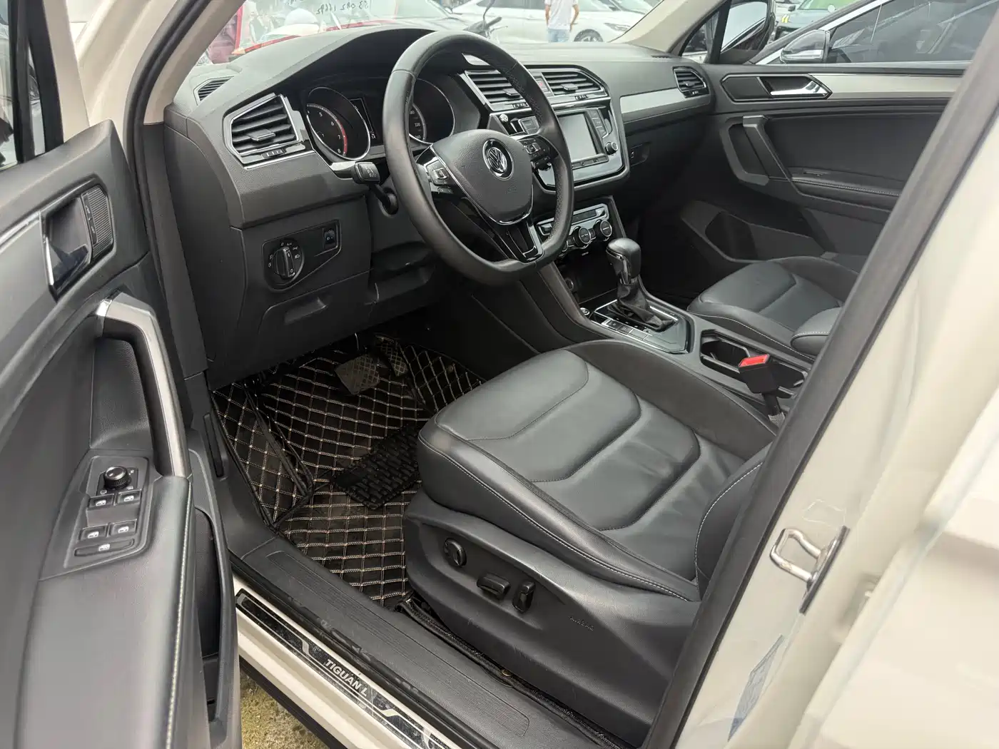 Volkswagen Tiguan L 2017 330TSI Automatic 2WD Comfort Edition фото 4