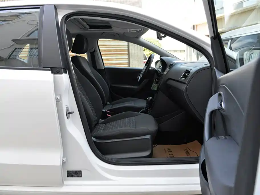 Volkswagen Polo 2018 1.5L Auto Comfort фото 14