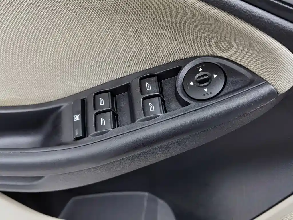 Photo 9 - Ford Focus