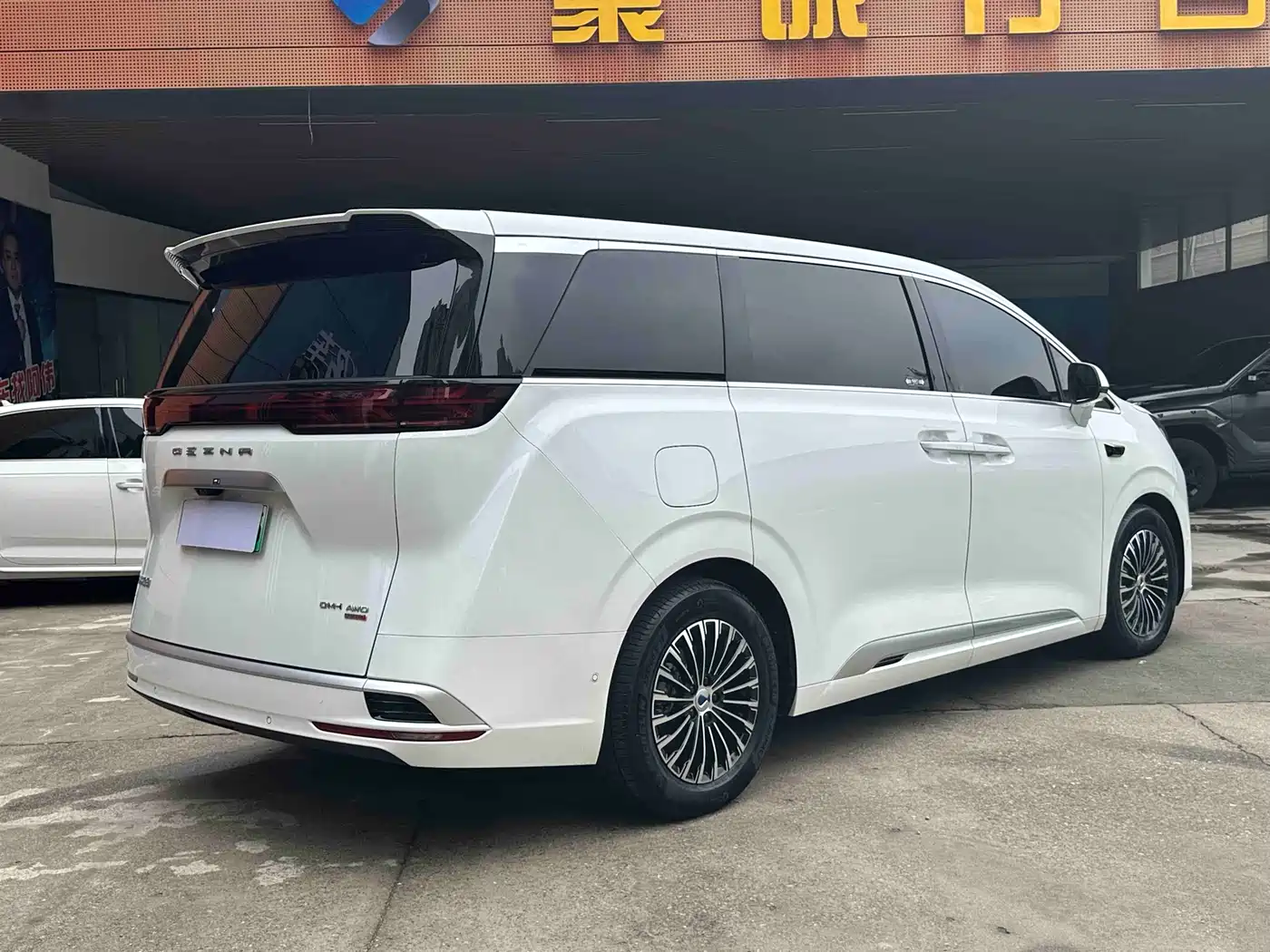 Denza D9 2025 DM-i Smart Drive Edition 1020 AWD Prestige фото 6
