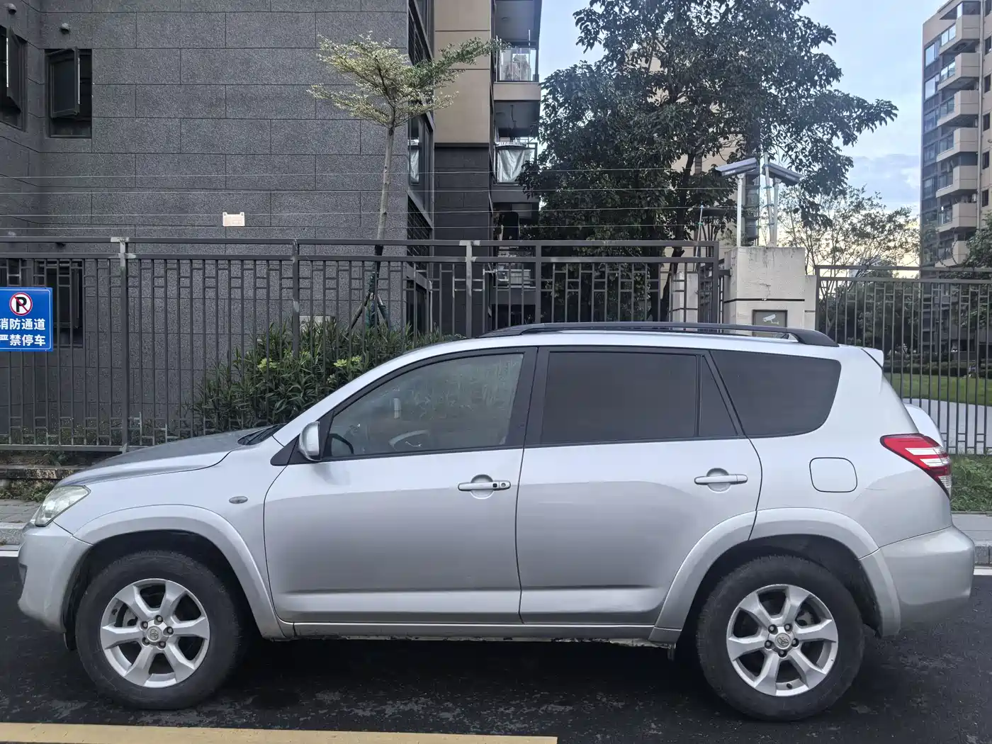 Toyota RAV4 Rongfang 2009 2.4L Automatic Luxury Edition фото 7