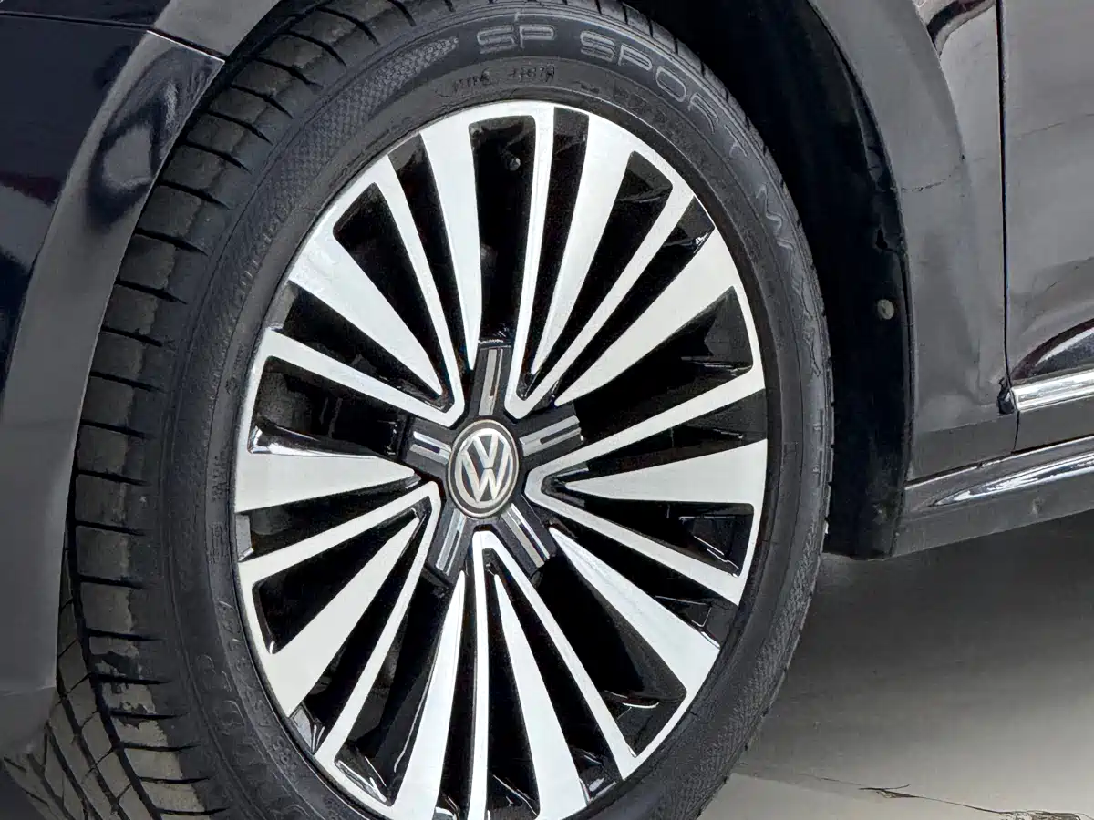 Volkswagen Passat 2019 Model 330TSI Luxury Edition China V фото 13