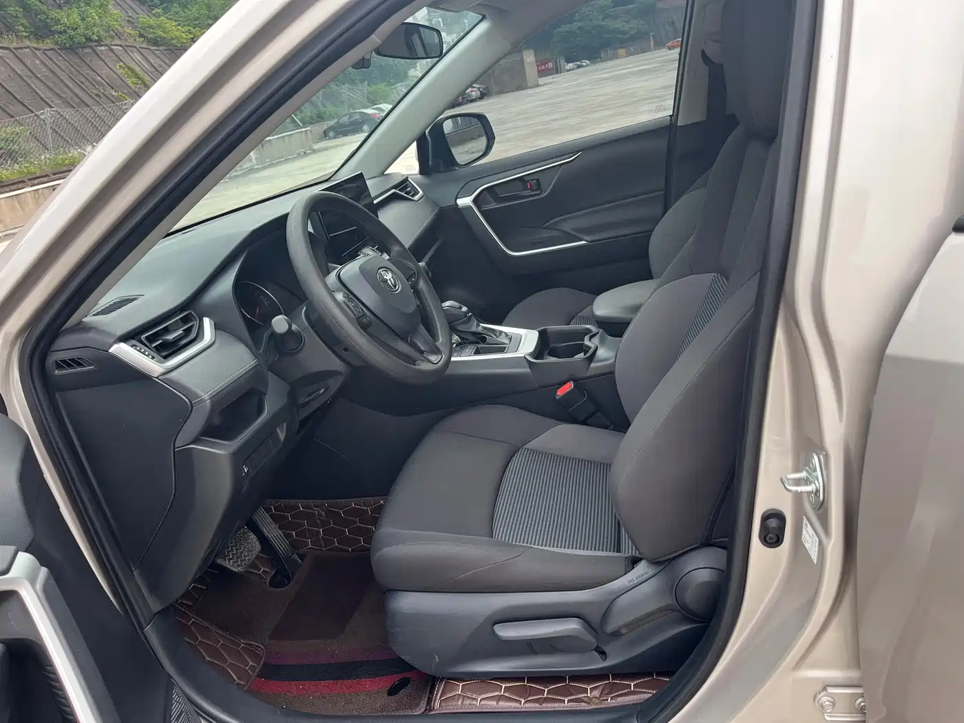 Toyota Wildlander 2024 2.0L CVT FWD Leading Edition фото 9