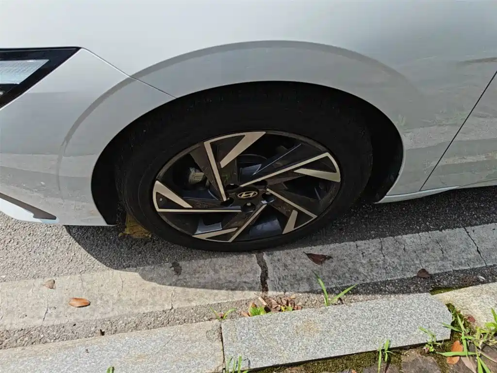 Hyundai Elantra 2023 1.5L CVT GLX Elite Edition фото 23