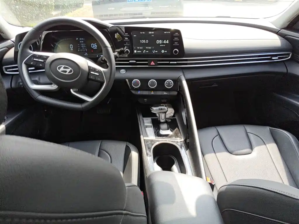 Hyundai Elantra 2023 1.5L CVT GLX Elite Edition фото 10