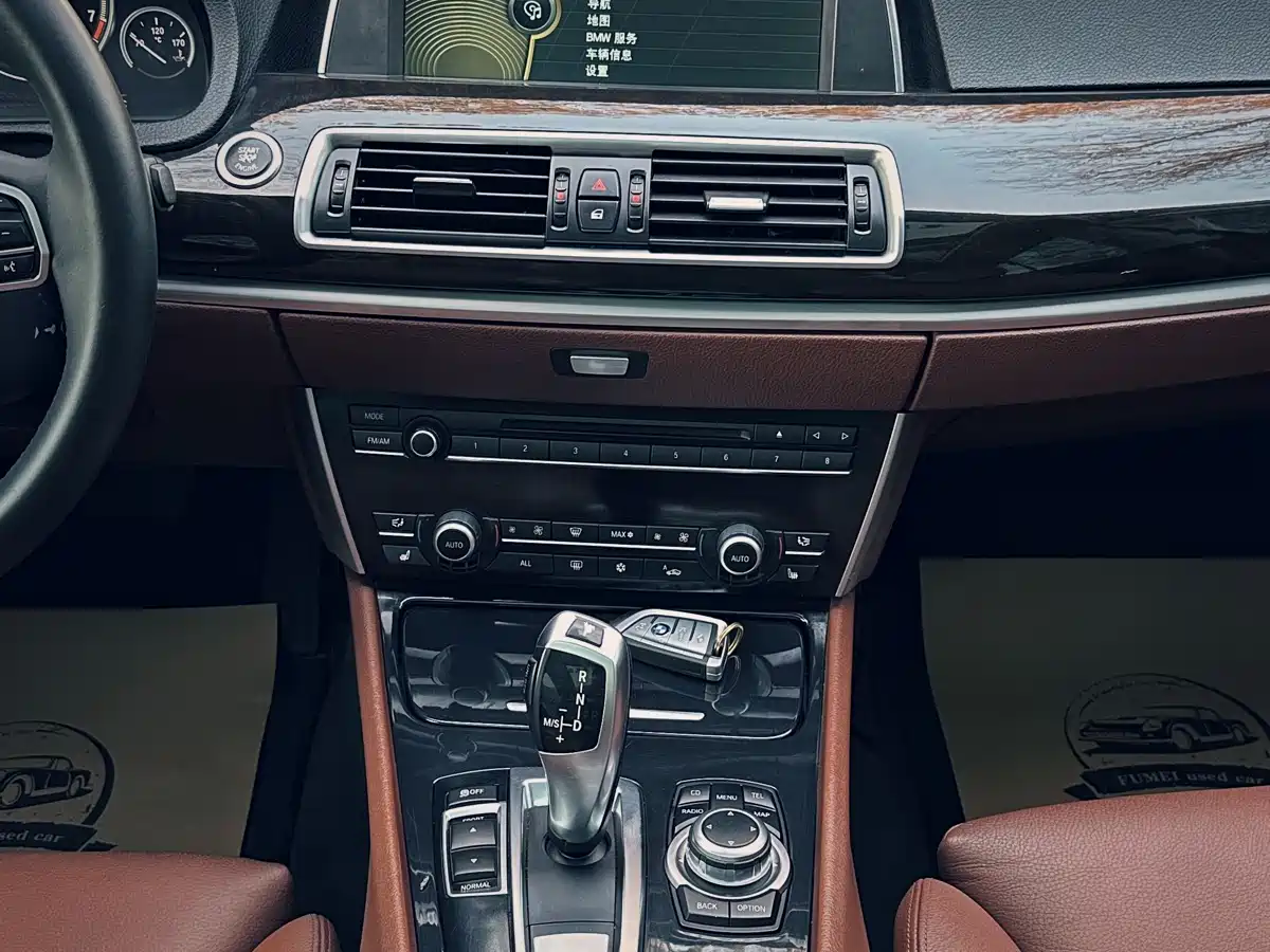 BMW 5 Series GT 2011 535i xDrive Luxury Model фото 12