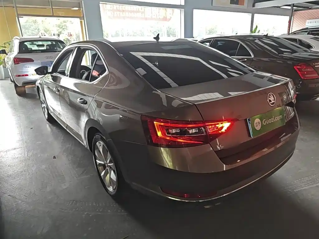 Škoda Superb 2019 TSI280 DSG Comfort Edition фото 5