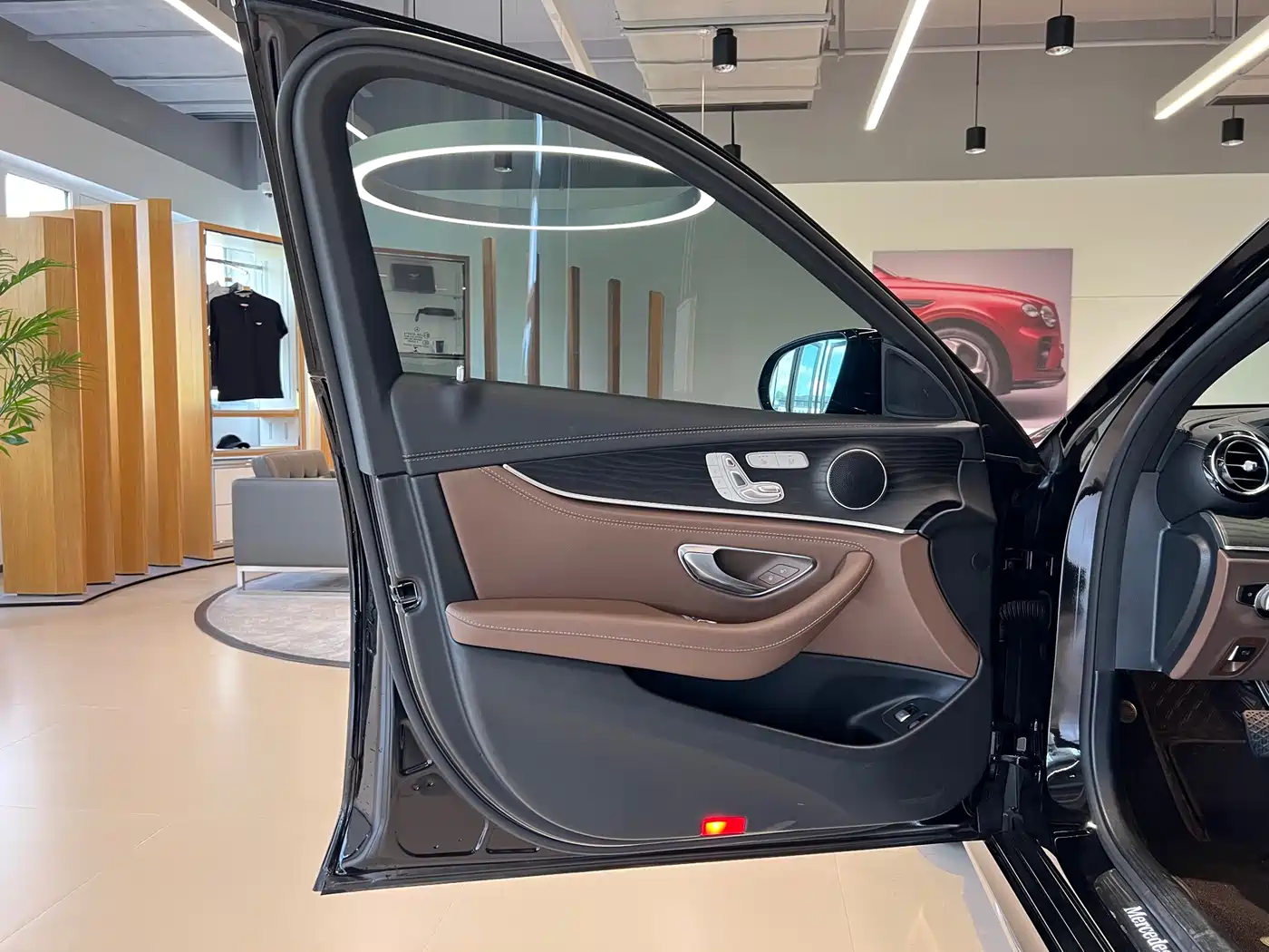 Mercedes-Benz E-Class New Energy 2023 E 350 e L Plug-in Hybrid Sport Sedan фото 7