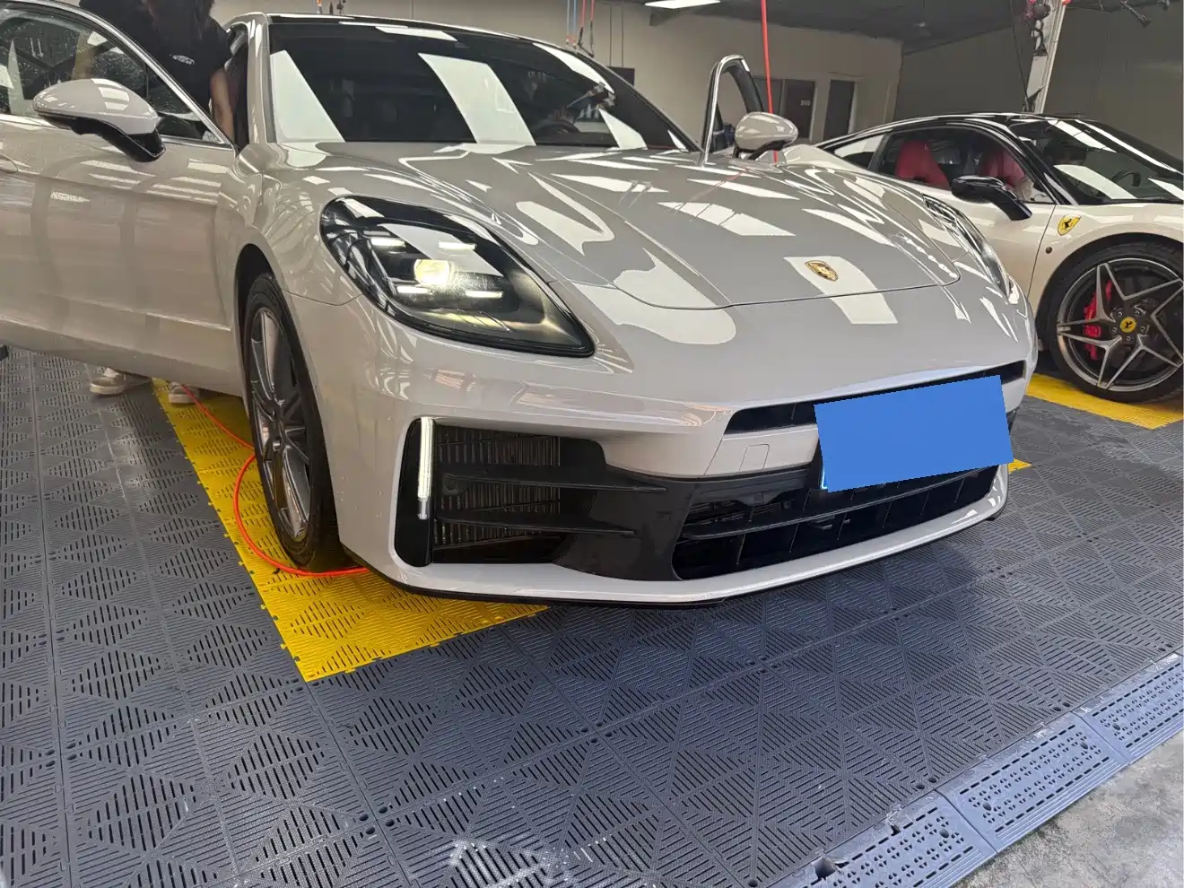 Фото 3 - Porsche Panamera