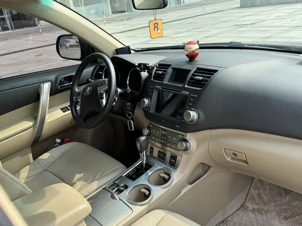 Фото 10 - Toyota Highlander