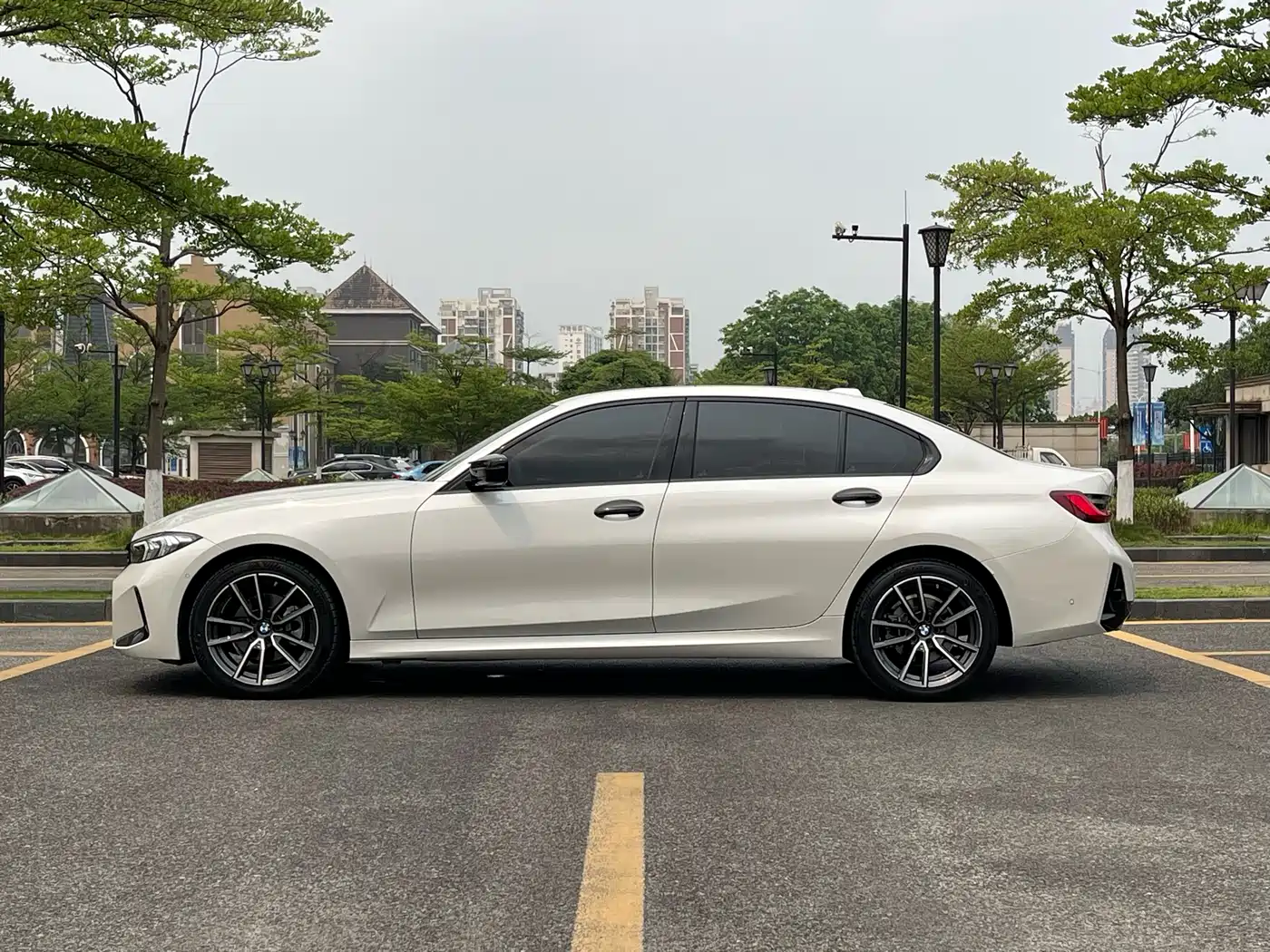 BMW 3 Series 2025 325Li M Sport Package фото 7