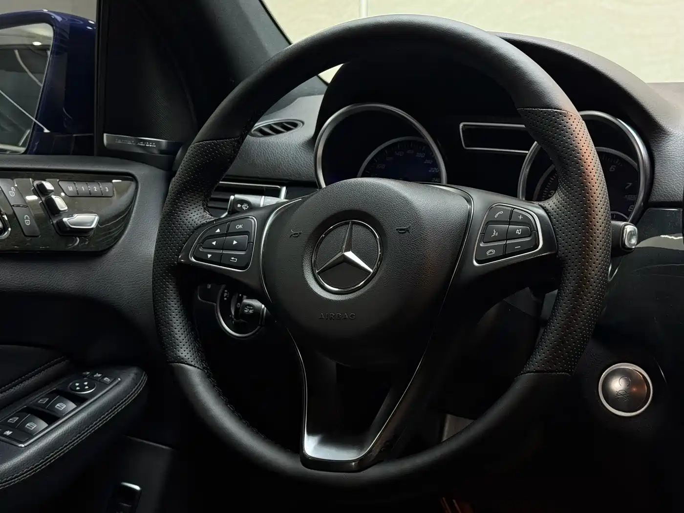 Mercedes-Benz GLE 2018 GLE 400 4MATIC Ultimate Edition фото 16