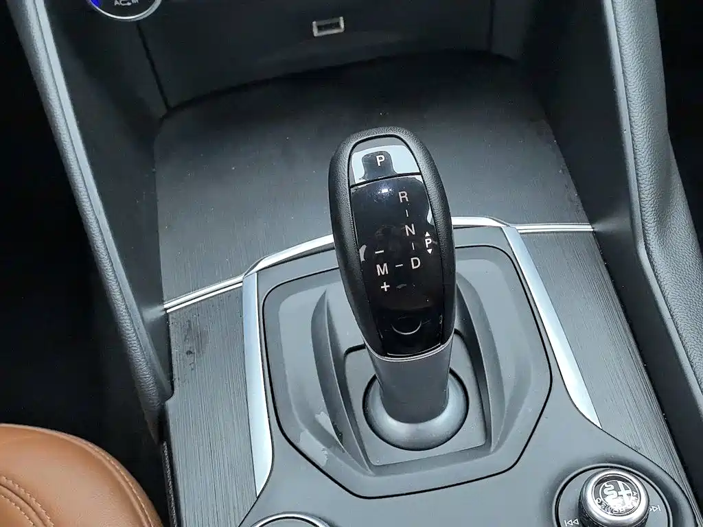 Alfa Romeo Giulia 2019 2017 2.0T 200HP Elite Edition