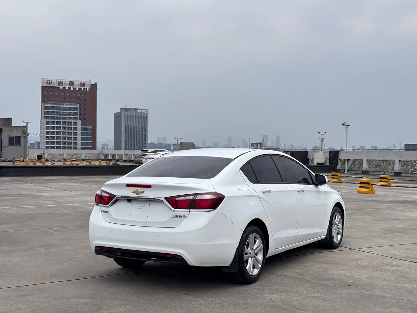 Chevrolet Cruze 2015 1.5L Automatic Luxury Edition фото 4