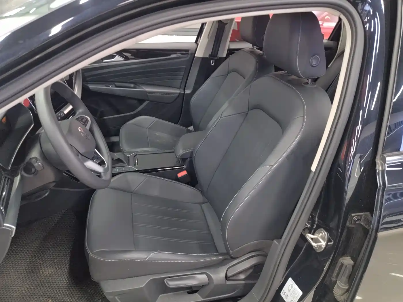 Volkswagen Passat 2024 280TSI Business Edition фото 3