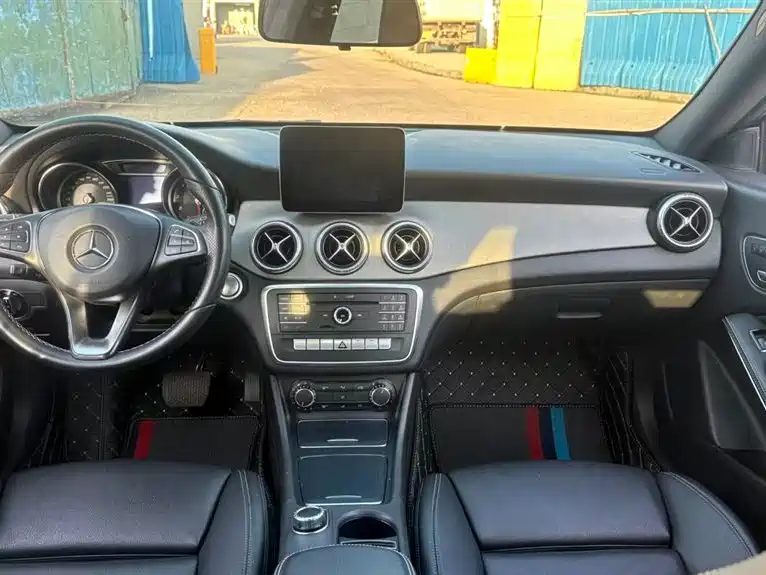 Mercedes-Benz CLA (Import) 2015 CLA 200 фото 4